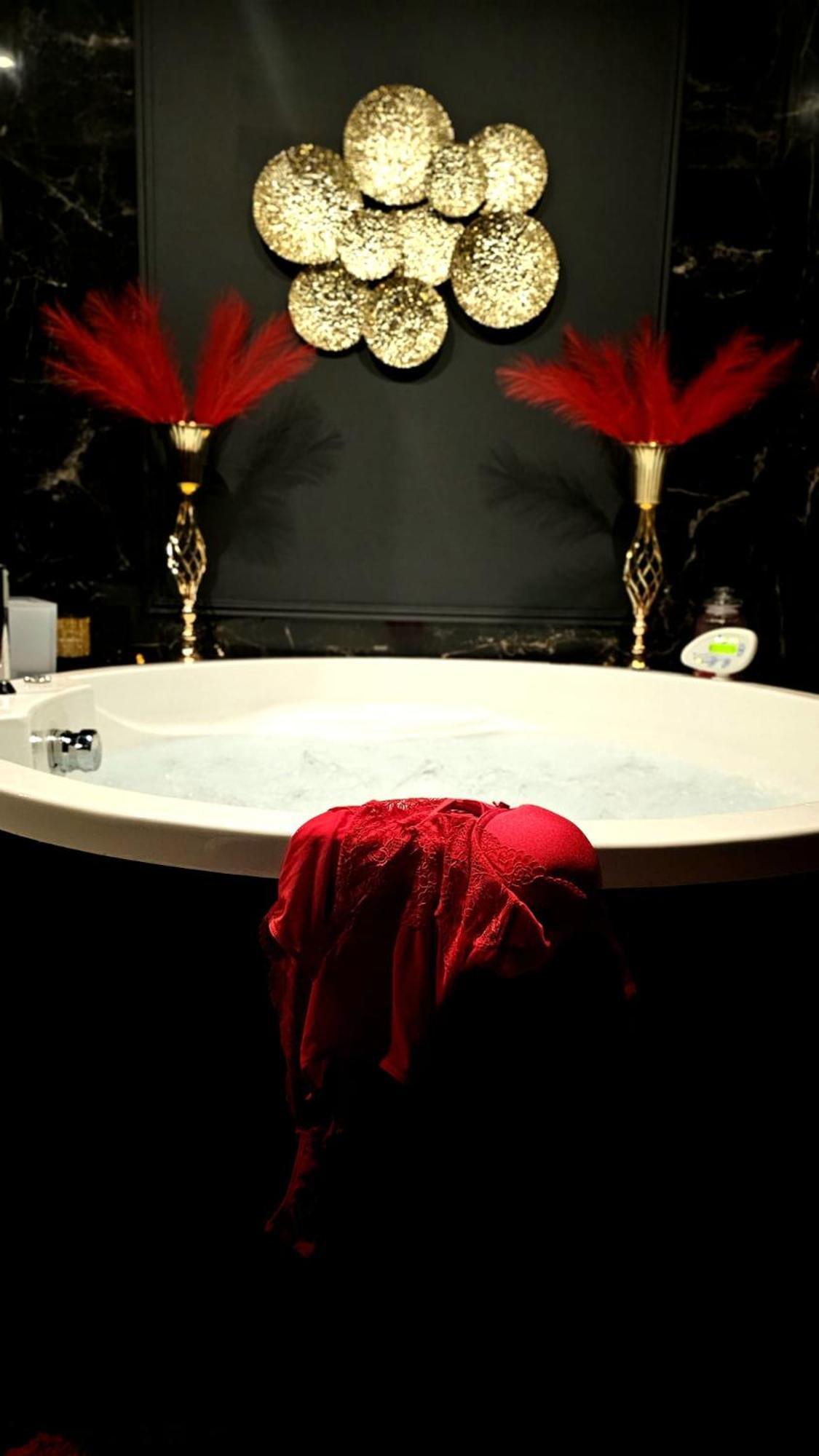 O' Plaisirs Interdits - Loveroom